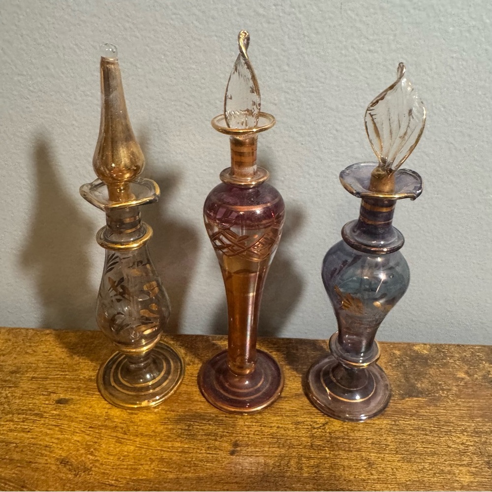 Vintage Art Glass‎ Perfume Bottles Gold Trim Vanity Decor Set Of 3 Plus Bonus